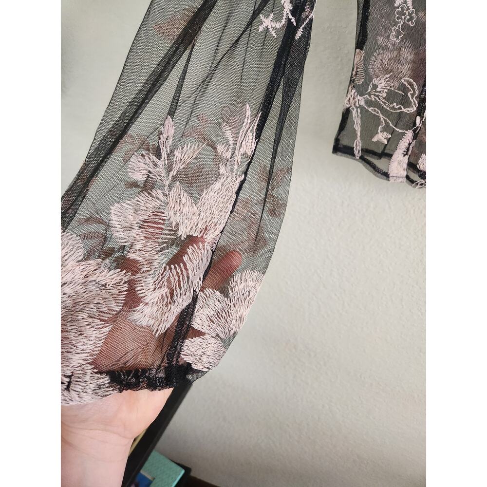Peach Women's Sheer Embroidered Floral Button Up Blouse M - Picture 5 of 7